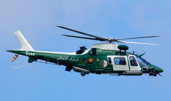 طائرات هيليكوبتر لتأمين عملية الترحيل بالعاصمة