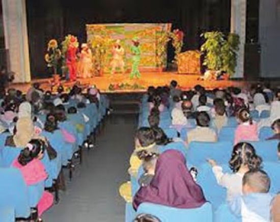 «أزوزن» و» «وحش الغربة» يمتعان جمهور المسرح بتيزي وزو