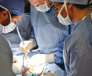 نجاح فصل التوأم السيامي الجزائري 