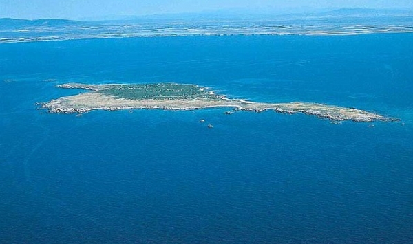 جزيرة في المتوسط للبيع بسعر فيلا في الجزائر العاصمة