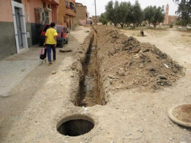 شارع الأخوة مرزوق باب الوادي... تذبذب في أشغال قنوات الصرف الصحي يثير استياء السكان