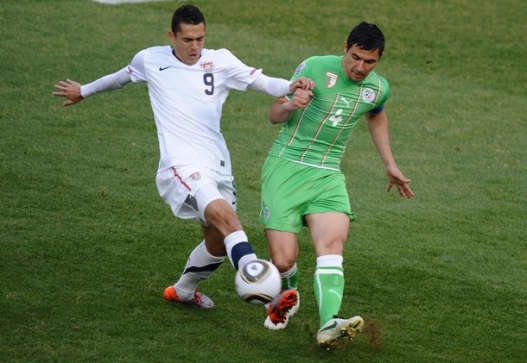 بإمكان الجمهور الجزائري متابعتهما.. عنتر يحيى ومبولحي يلعبان اليوم قبل الالتحاق بتربص 