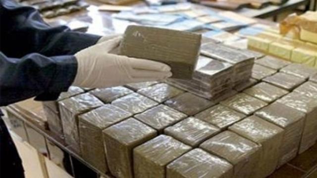 توقيف مروج مخدرات وحجز 353.3 من الكيف المعالج في سعيدة