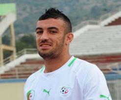 والي تيزي وزو يكرّم الدولي سعيد بلكالام ويقدم له مبلغ مليار سنتيم