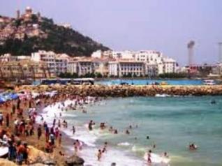 Les plages d'Alger prises d'assaut par les citoyens en raison de la canicule