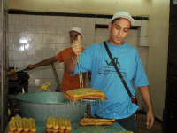 Des jeunes aux fourneaux