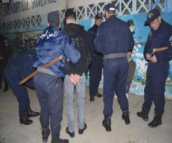 توقيف 3 شبان قاموا بسرقة شابة بعد أن تسببوا في حادث مرور بقسنطينة