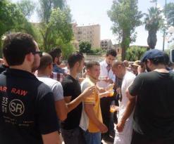 مصلون ينهالون ضربا على شباب أفطروا علنا وسط مدينة بجاية