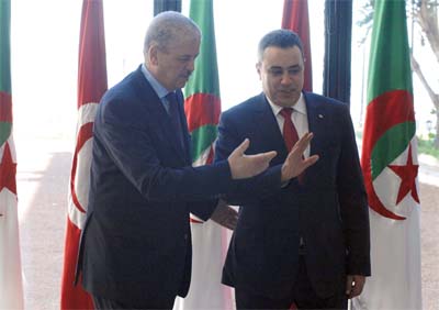 Abdelmalek Sellal accueille le chef du gouvernement tunisien à Tébessa