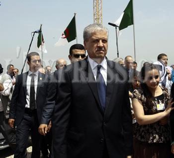 Sellal redescend sur le terrain