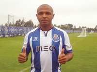 Il est le troisième algérien après Madjer et Ghilas à jouer pour le club portugais