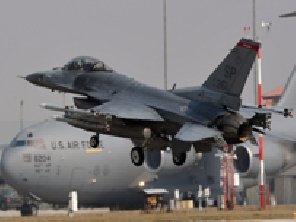 الجزائر ترفض السماح لطائرات غربية بعبور مجالها الجوي لضرب قوات القذافي