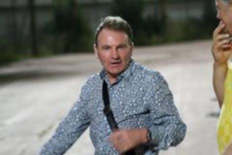 جمارك مطار سطيف توقف مدرب مولودية العلمة بتهمة تهريب العملة الصعبة من الجزائر نحو باريس