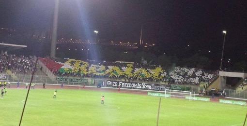 جماهير شباب قسنطينة الجزائري تتضامن مع غزة