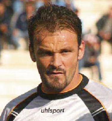 بن يلس يشرع في تربص مغلق بالعاصمة