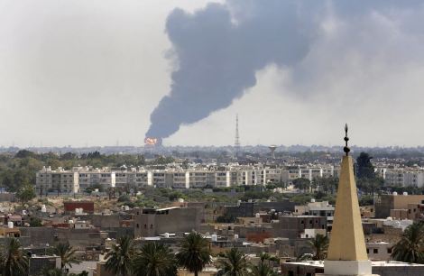 حريق في مستودع للوقود في العاصمة الليبية