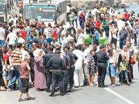 Les victimes du séisme menacent de réinvestir la rue