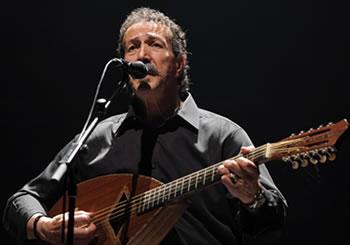 Aït Menguellet et Zakia Mohamed à l'affiche