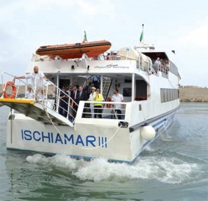 إعطاء إشارة انطلاق أول رحلة بحرية لباخرة نقل المسافرين بالعاصمة