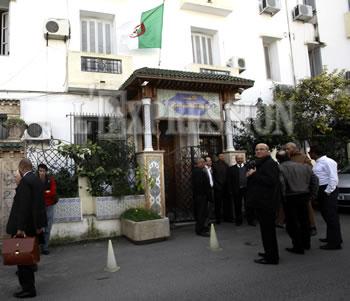 Les tensions se réchauffent au FLN