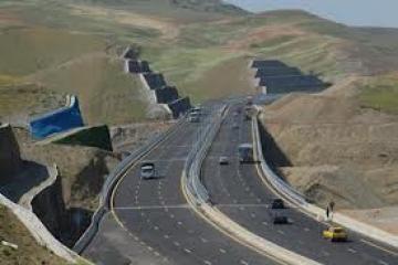 والي بجاية مستاء من وتيرة أشغال الطريق السريع بين بجاية وأحنيف