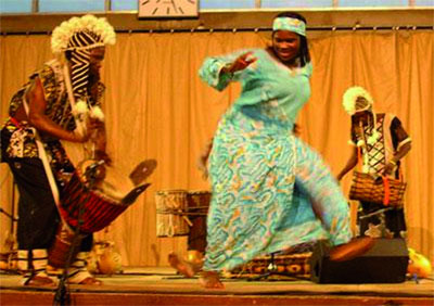 Des galas publics en tant qu'hymnes à la paix doivent être organisés