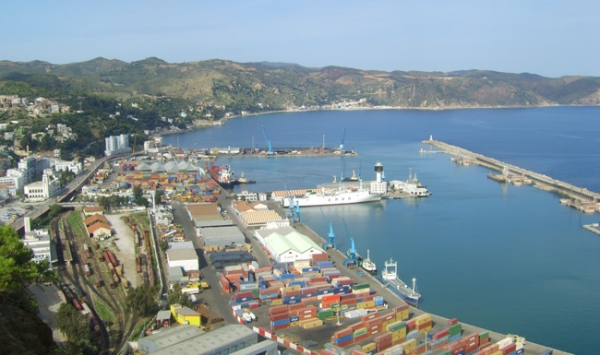 باخرة علمية فرنسية ترسو بميناء سطورة في سكيكدة