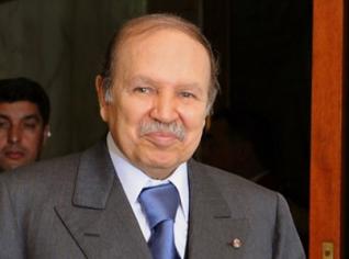Le président Abdelaziz Bouteflika appelle les artistes à 