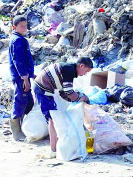 Souffrir en silence pour quelques dinars