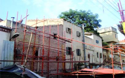 Délaissé depuis des années tout comme la médina, le vieux bâti se reli