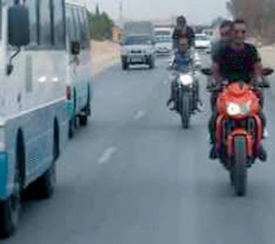 Les motocyclistes sont hors la loi