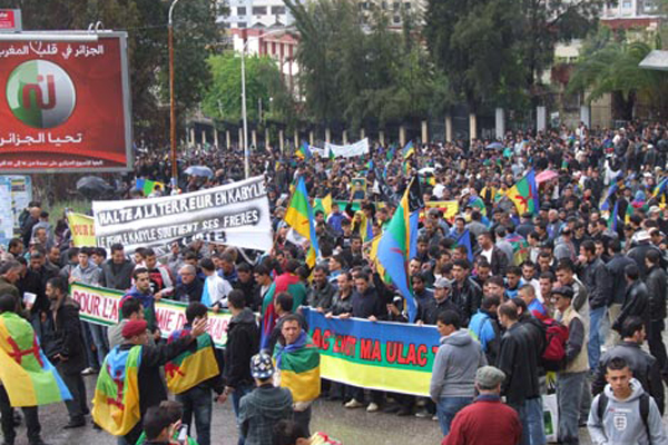 مسيرة بتيزي وزو للتنديد بالعنف في الملاعب الجزائرية