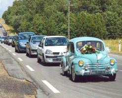 عرسان قسنطينة يتألقون في سيارات كلاسيكية