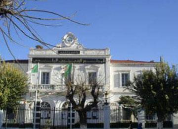 سكان شعبة يخلف بالبويرة يُشمّعون مقر البلدية