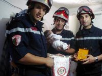 Plus de 400 bébés nés dans les bras des agents