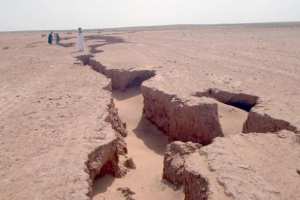 تشقق أراض لعدة كيلومترات في الأغواط