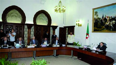 Plusieurs projets de loi socioéconomiques examinés et adoptés