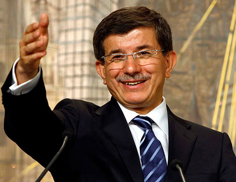 داود أوغلو يقدم تشكيلة حكومته لأردوغان