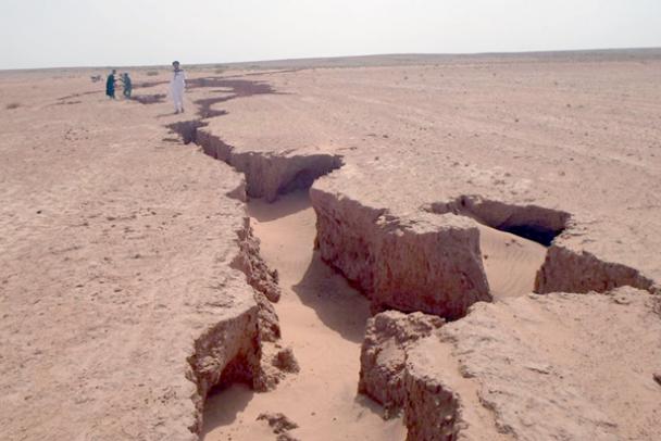 تشقق أراض لعدة كيلومترات في الأغواط