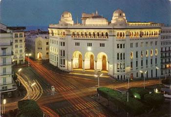 Alger dort très tôt