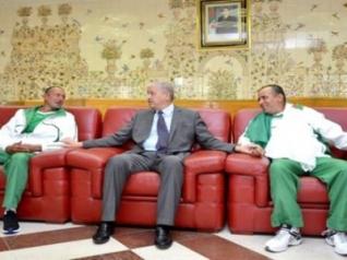 Le Premier ministre, Abdelmalek Sellal rend visite aux deux otages algériens libérés