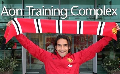 فالكاو يتمنى تعليمه اللغة الانجليزية ويتعهد بتقديم الافضل مع مانشستر يونايتد