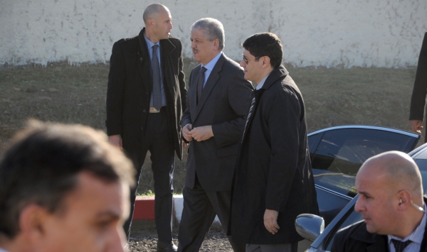 سلال و 15 وزيرا ومسؤولين كبار في اجتماع لتغيير وجه 