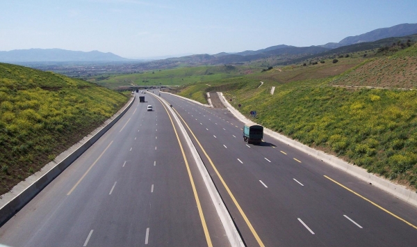 فلاحون بالحروش في سكيكدة يرفضون مرور محول الطريق السيار على أراض فلاحية