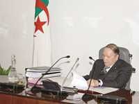 La présidente du conseil d'Etat, des ambassadeurs et des hauts cadres limogés