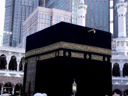 الكعبة المعظمة بناء وكسوة على مر التاريخ