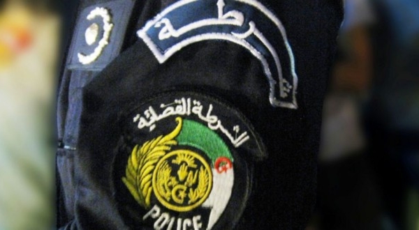 الشرطة القضائية في معسكر تكتشف ورشة يستغلها شخص لصناعة أسلحة بيضاء