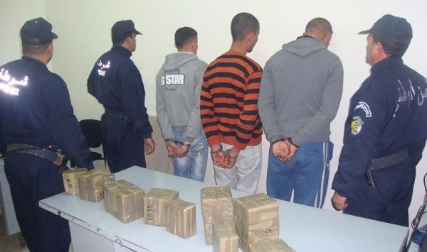 الإطاحة بعصابة 