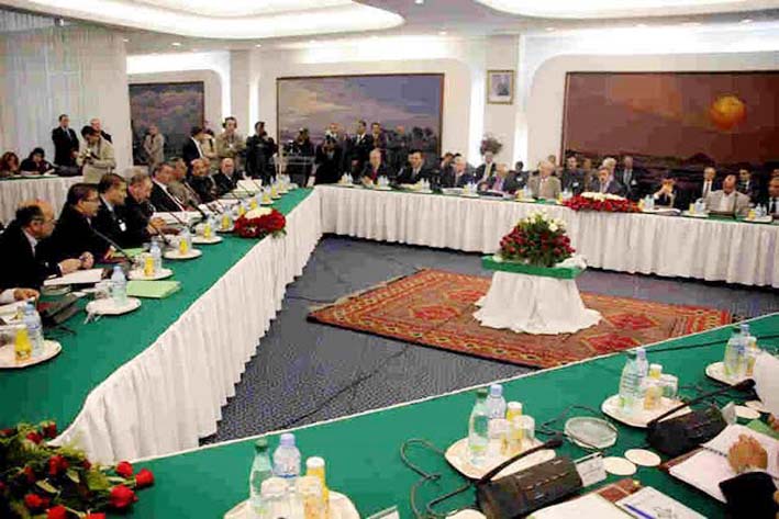 Tripartite du 18 septembre 2014 -gouvernement- partenaires économiques et sociaux Privilégier la stratégie du dialogue permanent