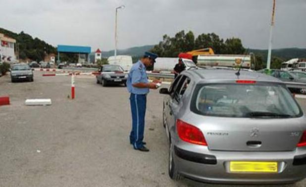 محتجون يغلقون المركز الحدودي في الوادي